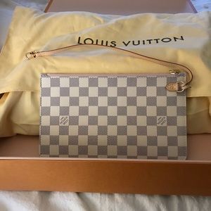 Louis Vuitton neverfull mm pouchette